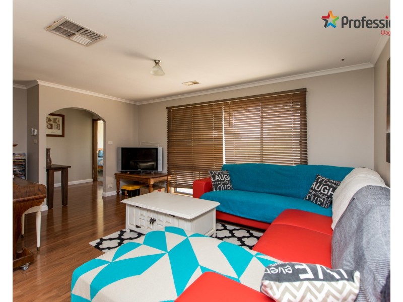 16 Ilex Street, Lake Albert NSW 2650