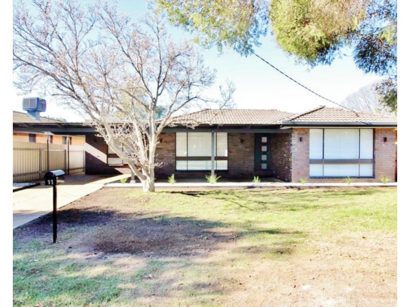 11 Gregory Crescent, Lake Albert NSW 2650