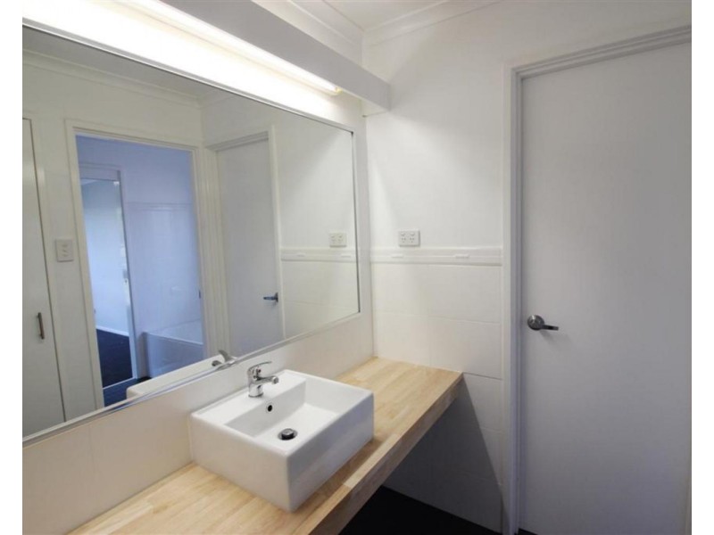 11 Gregory Crescent, Lake Albert NSW 2650