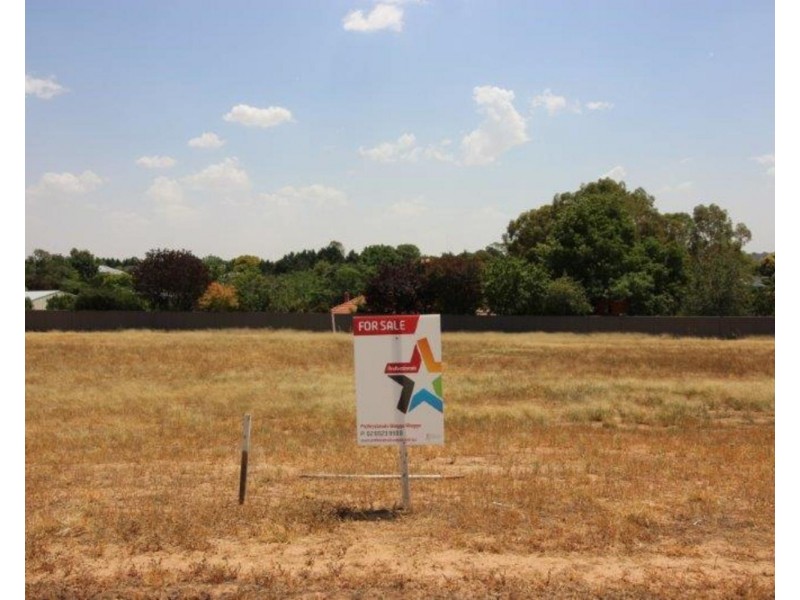 30 Lakes End Drive, Lake Albert NSW 2650