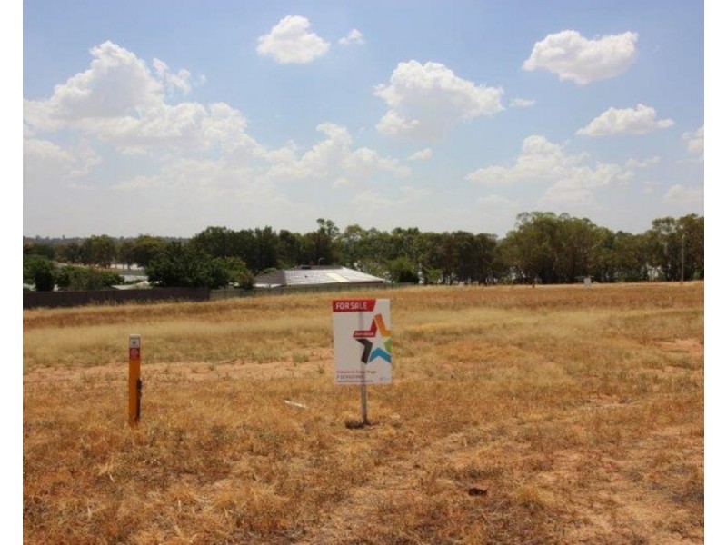 29 Lakes End Drive, Lake Albert NSW 2650