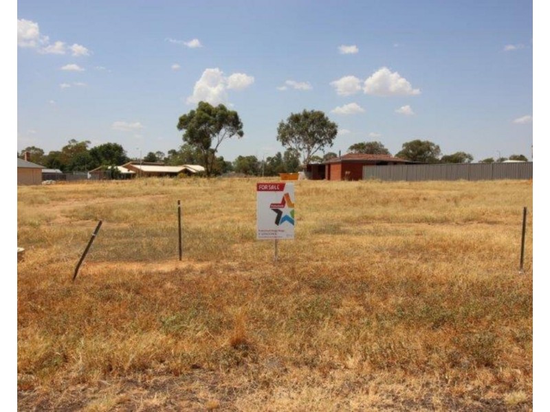 32 Lakes End Drive, Lake Albert NSW 2650