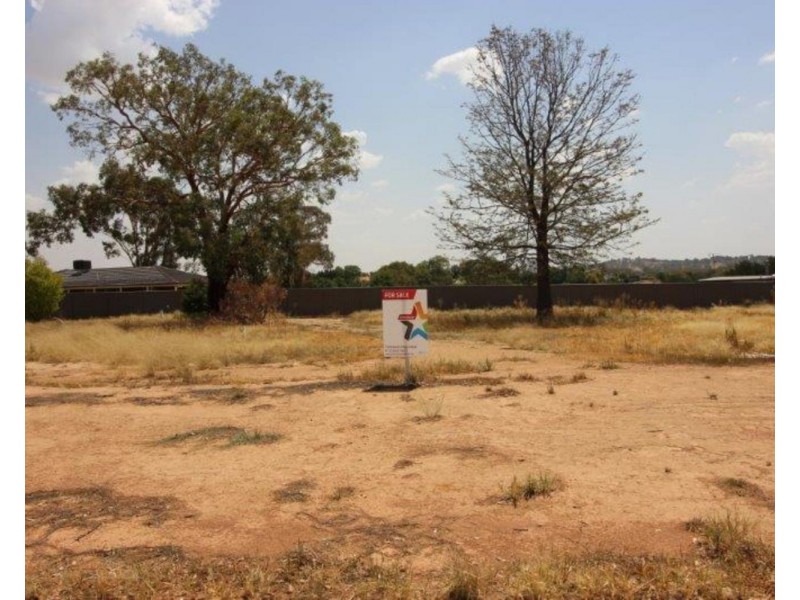 36 Lakehaven Drive, Lake Albert NSW 2650