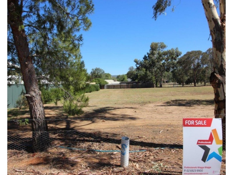 73 Lakehaven Drive, Lake Albert NSW 2650