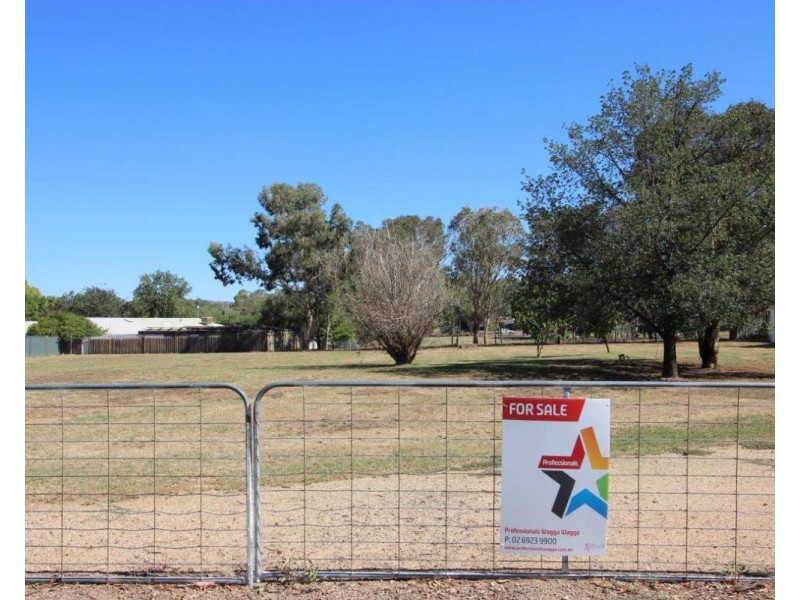 74 Lakehaven Drive, Lake Albert NSW 2650