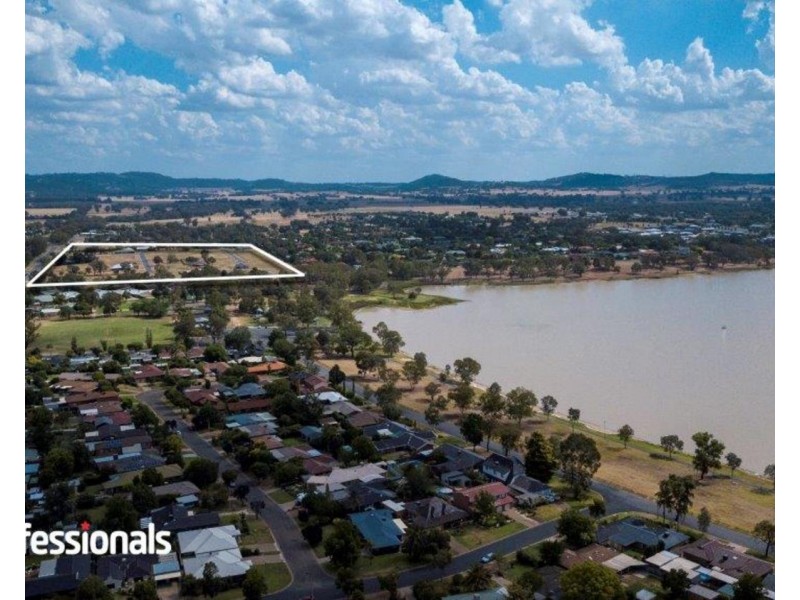 74 Lakehaven Drive, Lake Albert NSW 2650