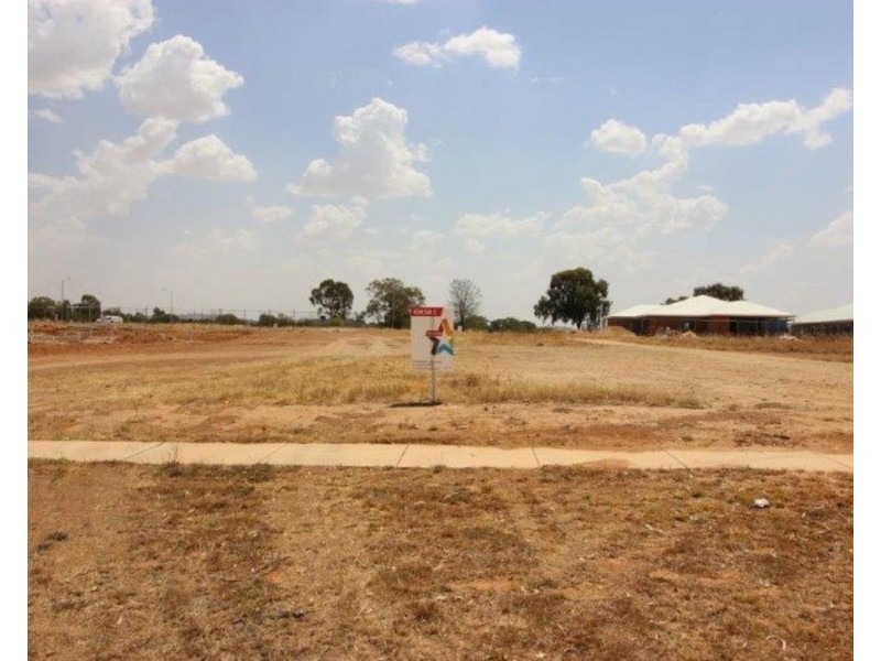 42 Main Street, Lake Albert NSW 2650