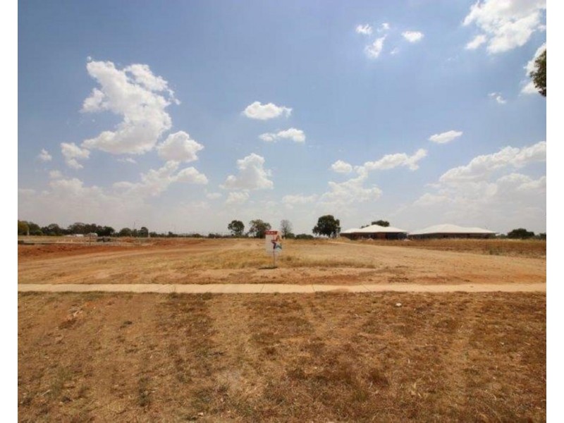 42 Main Street, Lake Albert NSW 2650