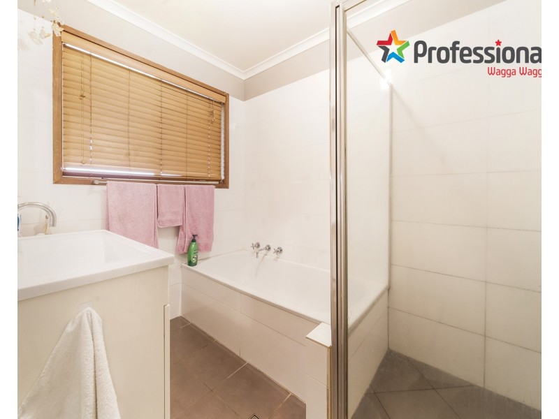 24 Darri Street, Glenfield Park NSW 2650