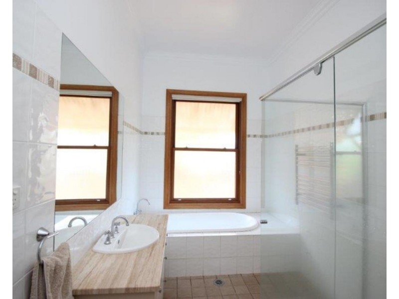 3 Wooden Street, Turvey Park NSW 2650