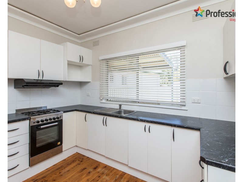 21 Nilma Avenue, Mount Austin NSW 2650