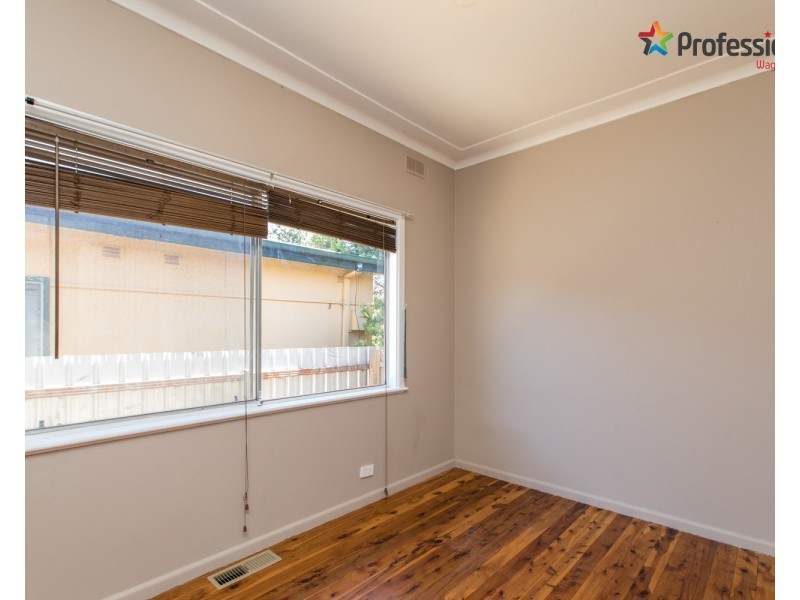 21 Nilma Avenue, Mount Austin NSW 2650