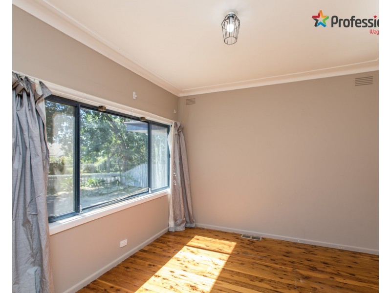 21 Nilma Avenue, Mount Austin NSW 2650