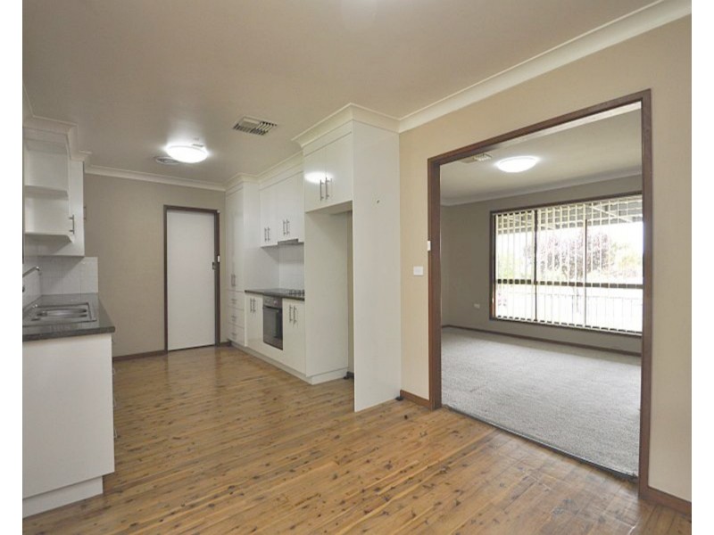 11 Willow Street, Kooringal NSW 2650