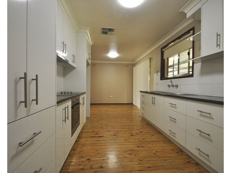 11 Willow Street, Kooringal NSW 2650