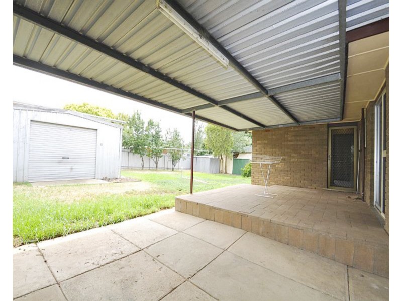 11 Willow Street, Kooringal NSW 2650