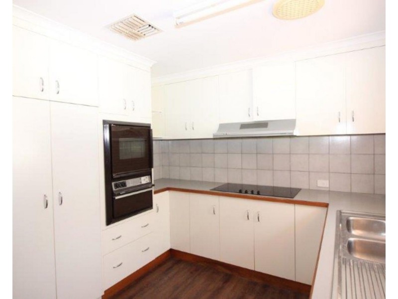 8 Gunyah Place, Glenfield Park NSW 2650