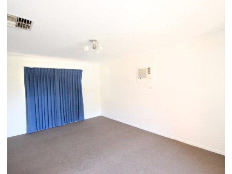 8 Gunyah Place, Glenfield Park NSW 2650