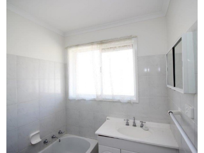 8 Gunyah Place, Glenfield Park NSW 2650
