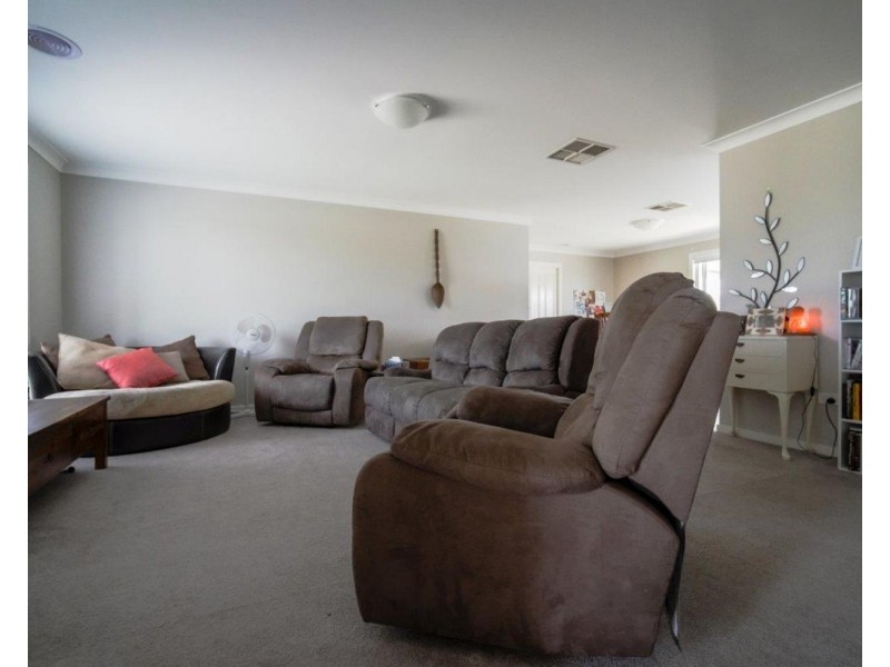1/6 Mima Street, Glenfield Park NSW 2650