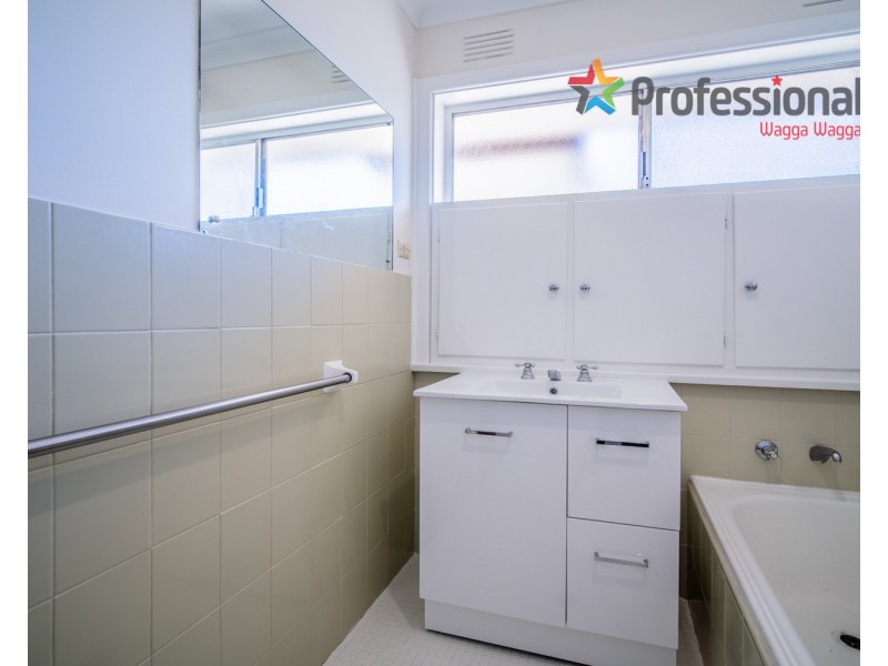 31 Anne Street, Tolland NSW 2650