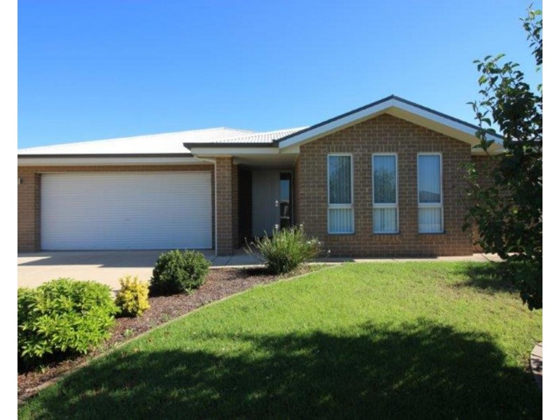 1/22 Tahara Crescent, Estella NSW 2650