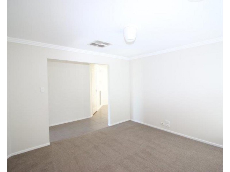 1/22 Tahara Crescent, Estella NSW 2650