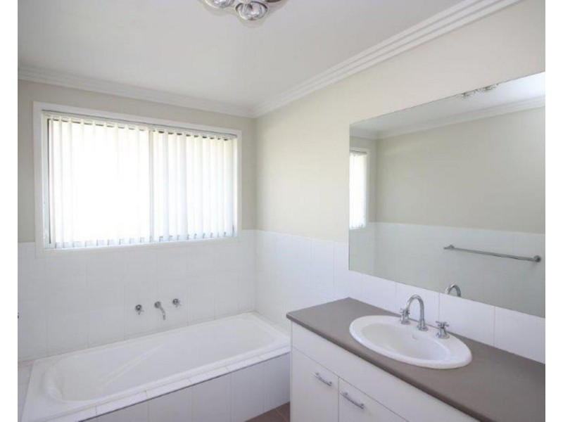 1/22 Tahara Crescent, Estella NSW 2650