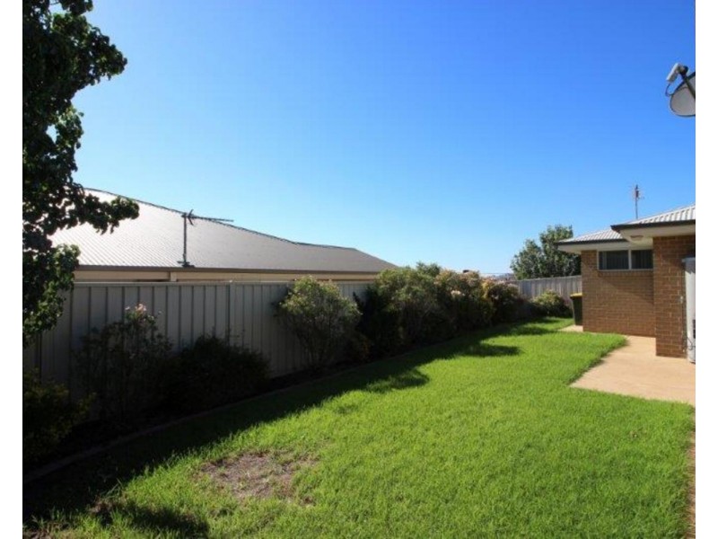 1/22 Tahara Crescent, Estella NSW 2650