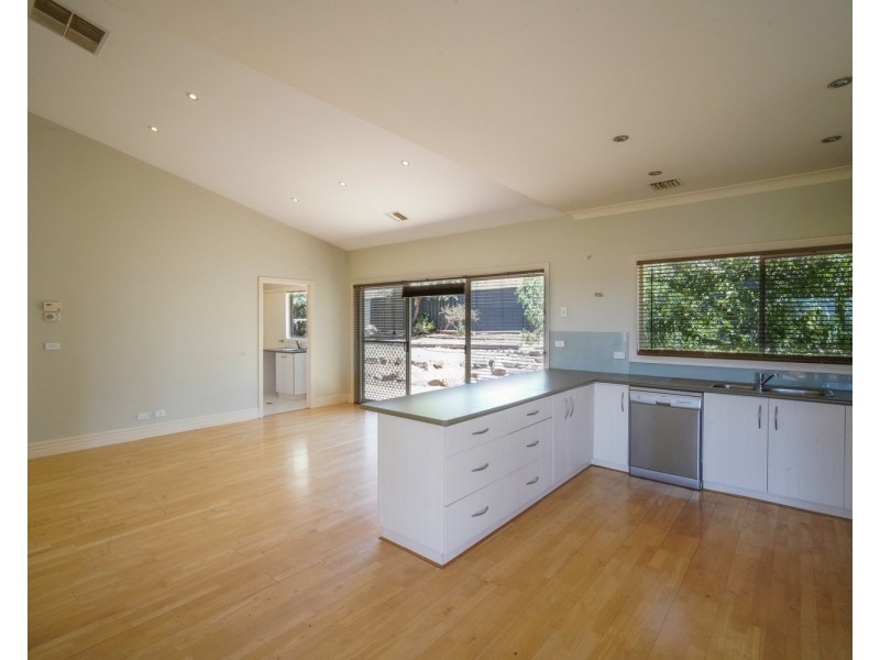 18 Stellway Close, Kooringal NSW 2650