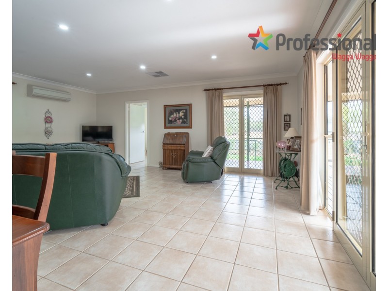 30 Douglas Street, Coolamon NSW 2701