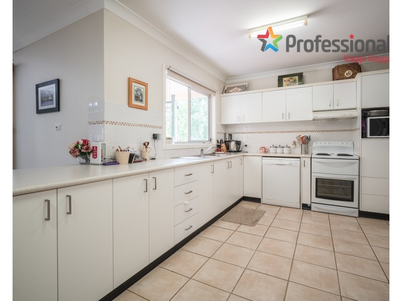 30 Douglas Street, Coolamon NSW 2701