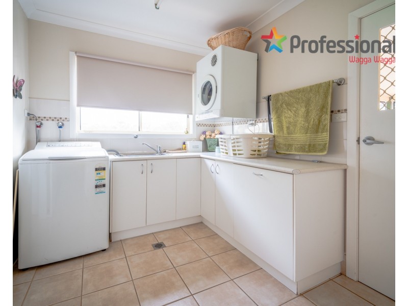 30 Douglas Street, Coolamon NSW 2701