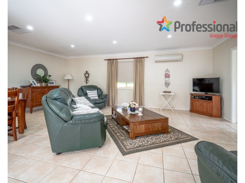 30 Douglas Street, Coolamon NSW 2701