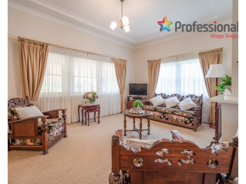 30 Douglas Street, Coolamon NSW 2701