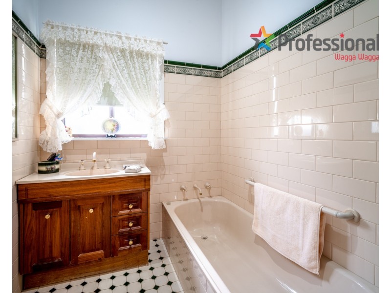 30 Douglas Street, Coolamon NSW 2701