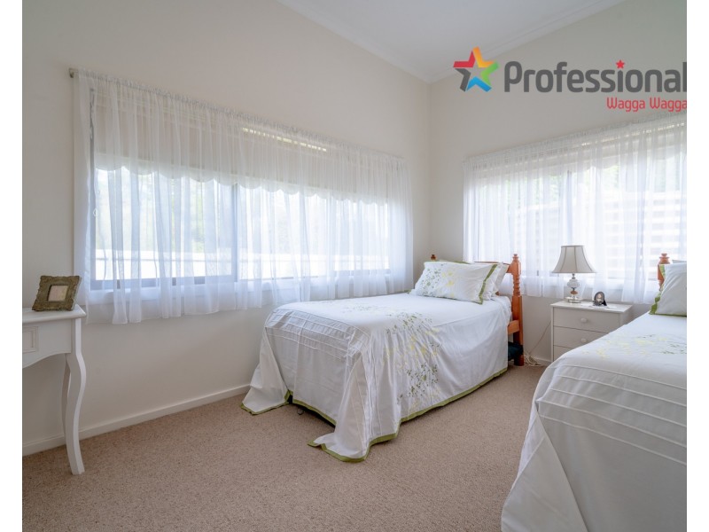 30 Douglas Street, Coolamon NSW 2701