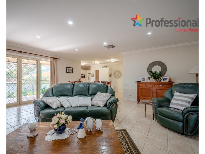 30 Douglas Street, Coolamon NSW 2701