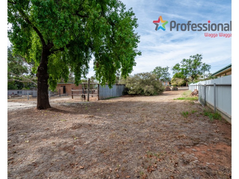 30 Douglas Street, Coolamon NSW 2701