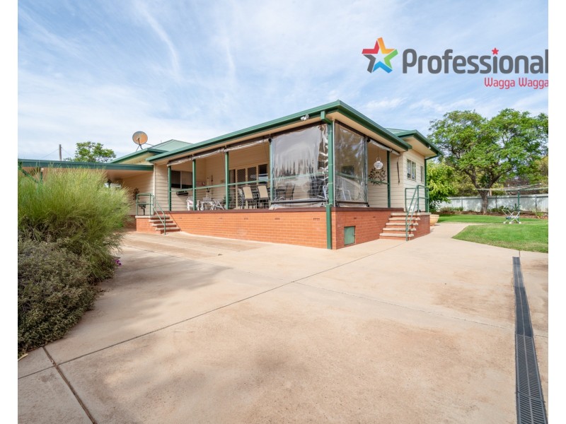 30 Douglas Street, Coolamon NSW 2701
