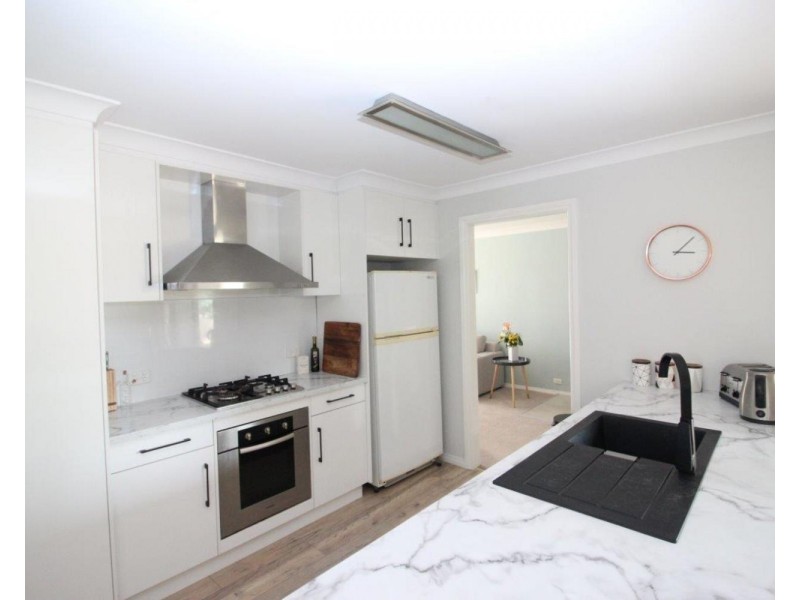 3 Kobi Place, Glenfield Park NSW 2650