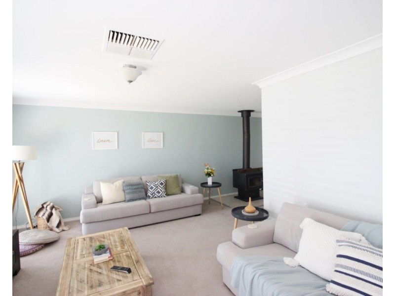 3 Kobi Place, Glenfield Park NSW 2650