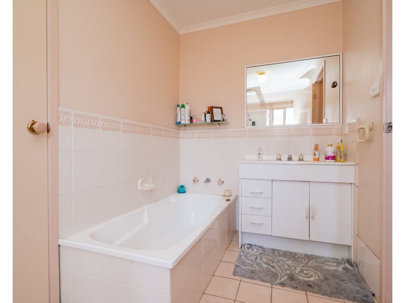 18 Sackville Drive, Forest Hill NSW 2651