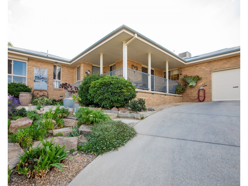 2 Headley Place, Kooringal NSW 2650