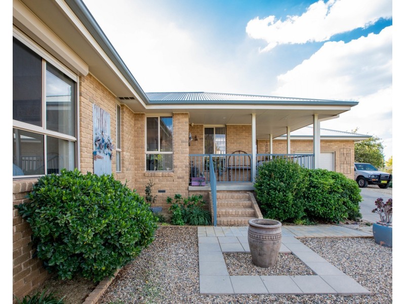 2 Headley Place, Kooringal NSW 2650