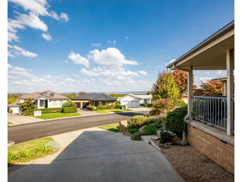 2 Headley Place, Kooringal NSW 2650