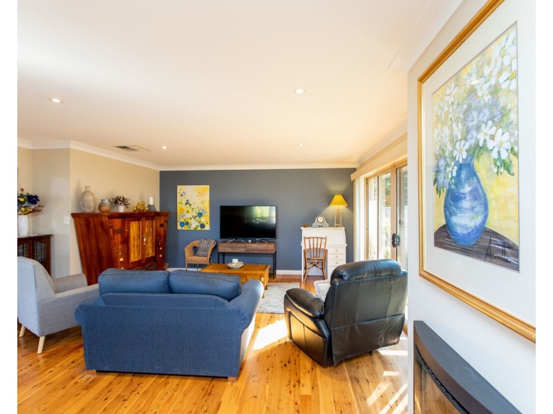 2 Headley Place, Kooringal NSW 2650