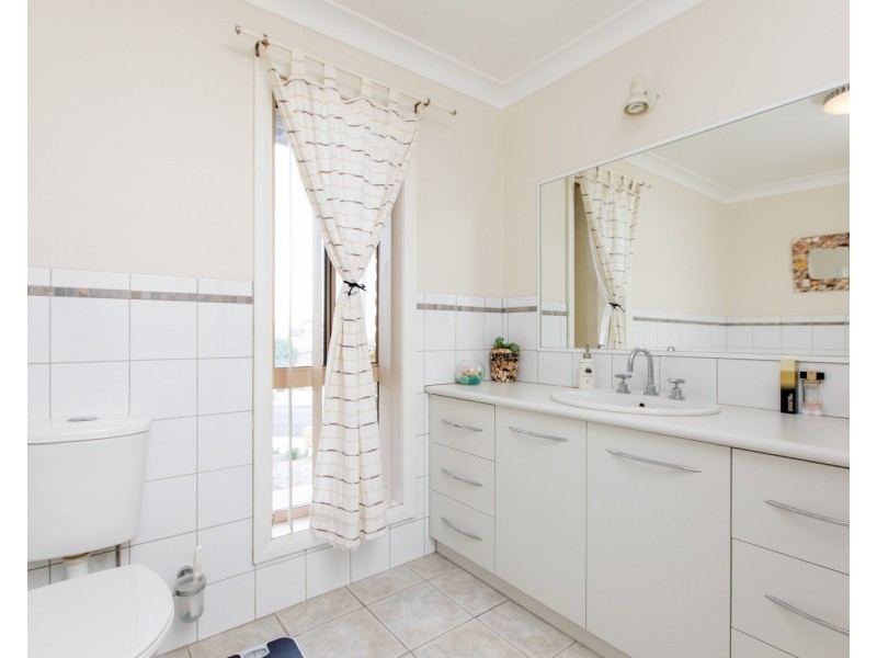 2 Headley Place, Kooringal NSW 2650