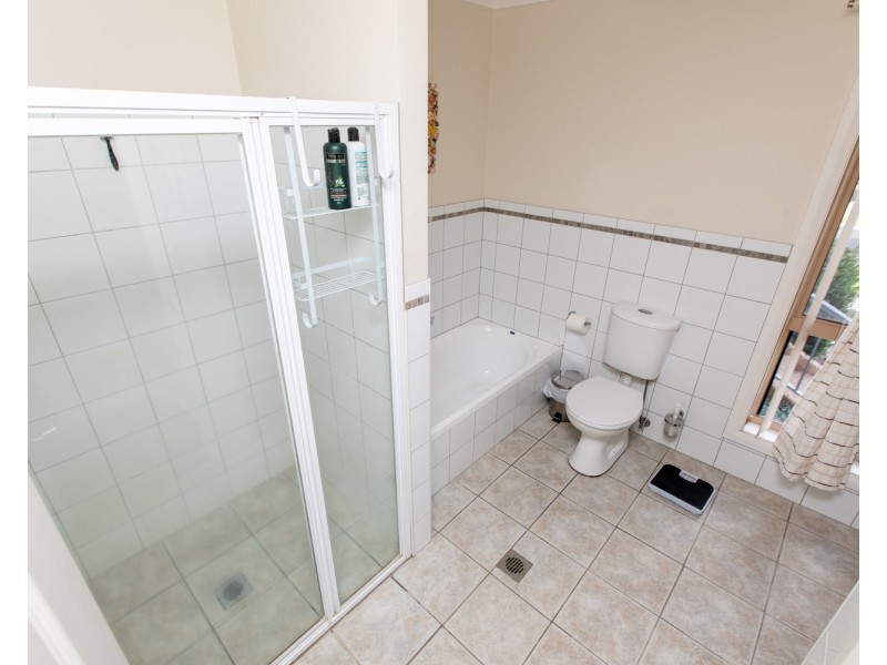 2 Headley Place, Kooringal NSW 2650