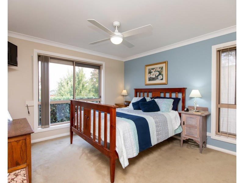 2 Headley Place, Kooringal NSW 2650